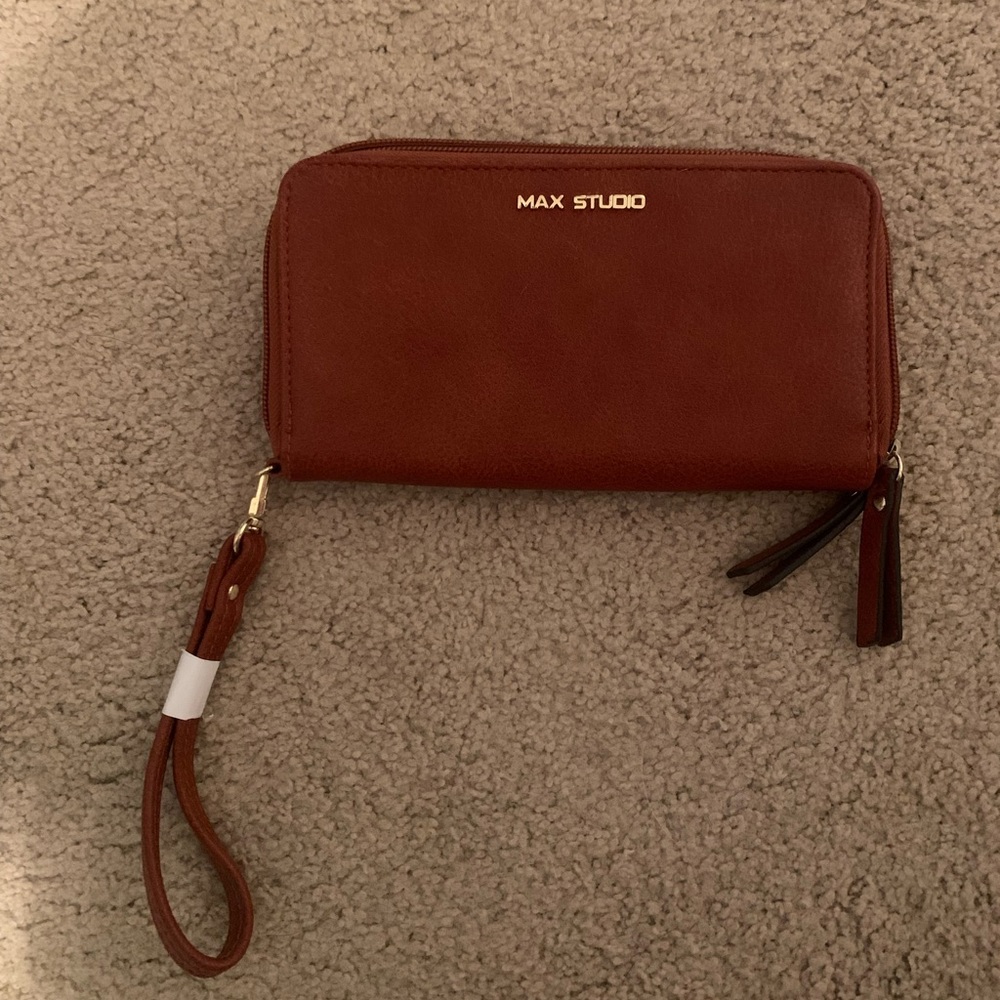 Max Studio Wallet